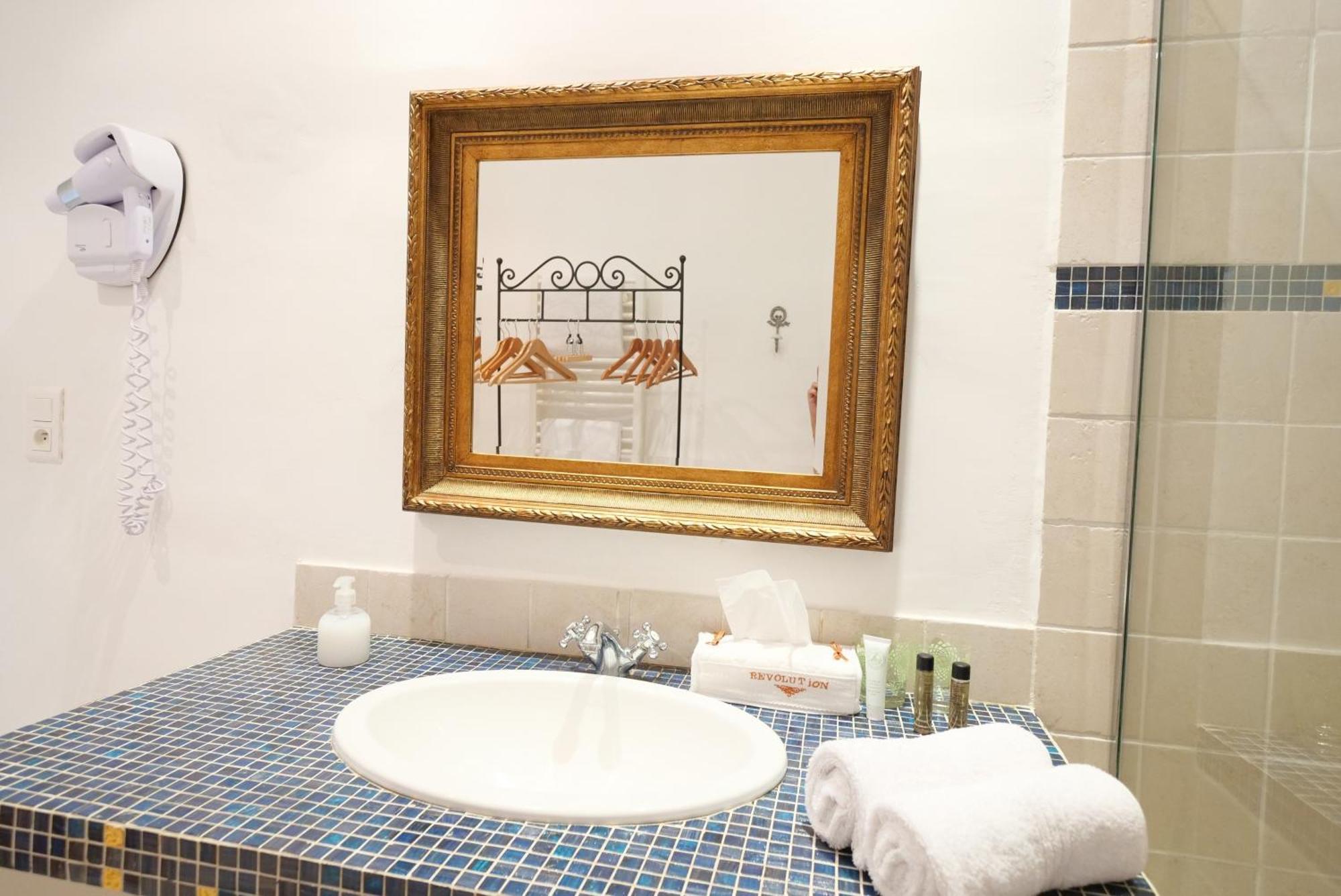 Chambres Du Vieux Bistrot Cabrières-dʼAvignon Esterno foto