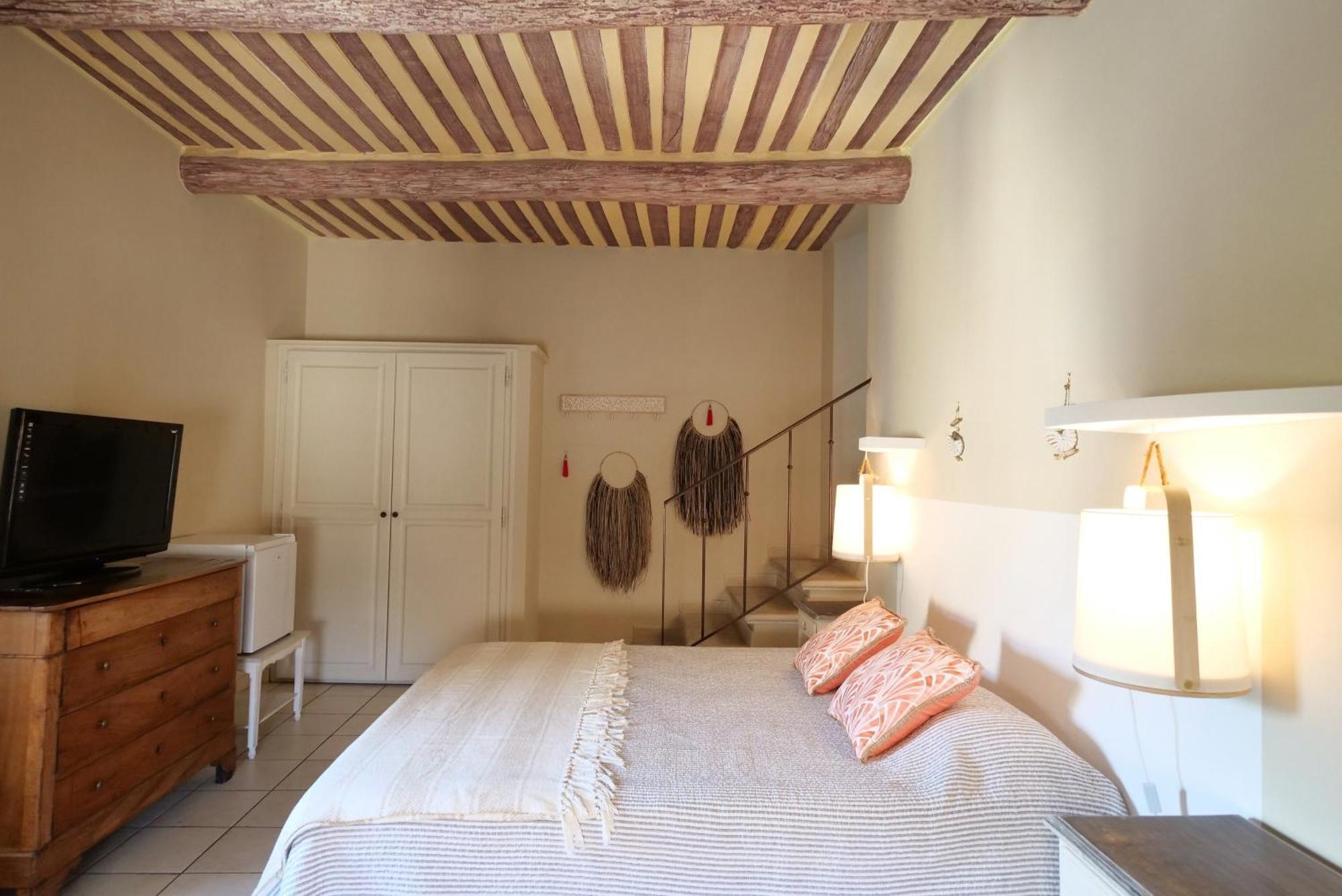 Chambres Du Vieux Bistrot Cabrières-dʼAvignon Esterno foto